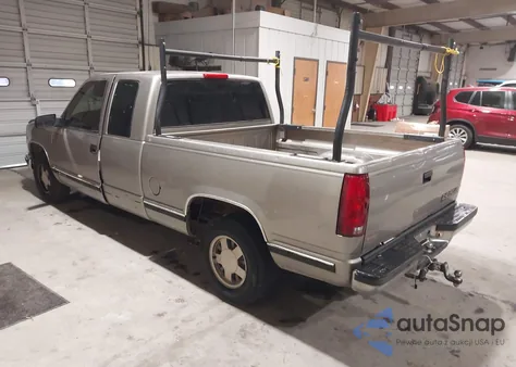 1998 Chevrolet C1500 Fleetside z USA, uszkodzony, nr VIN 1GCEC19W2WE225543